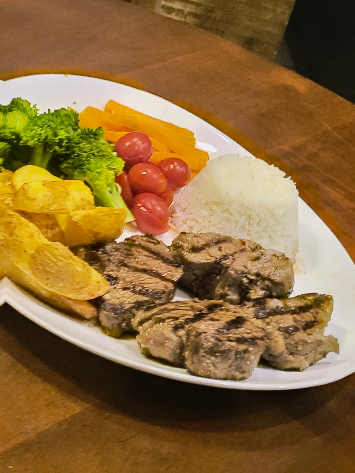 Mignon grelhado com legumes